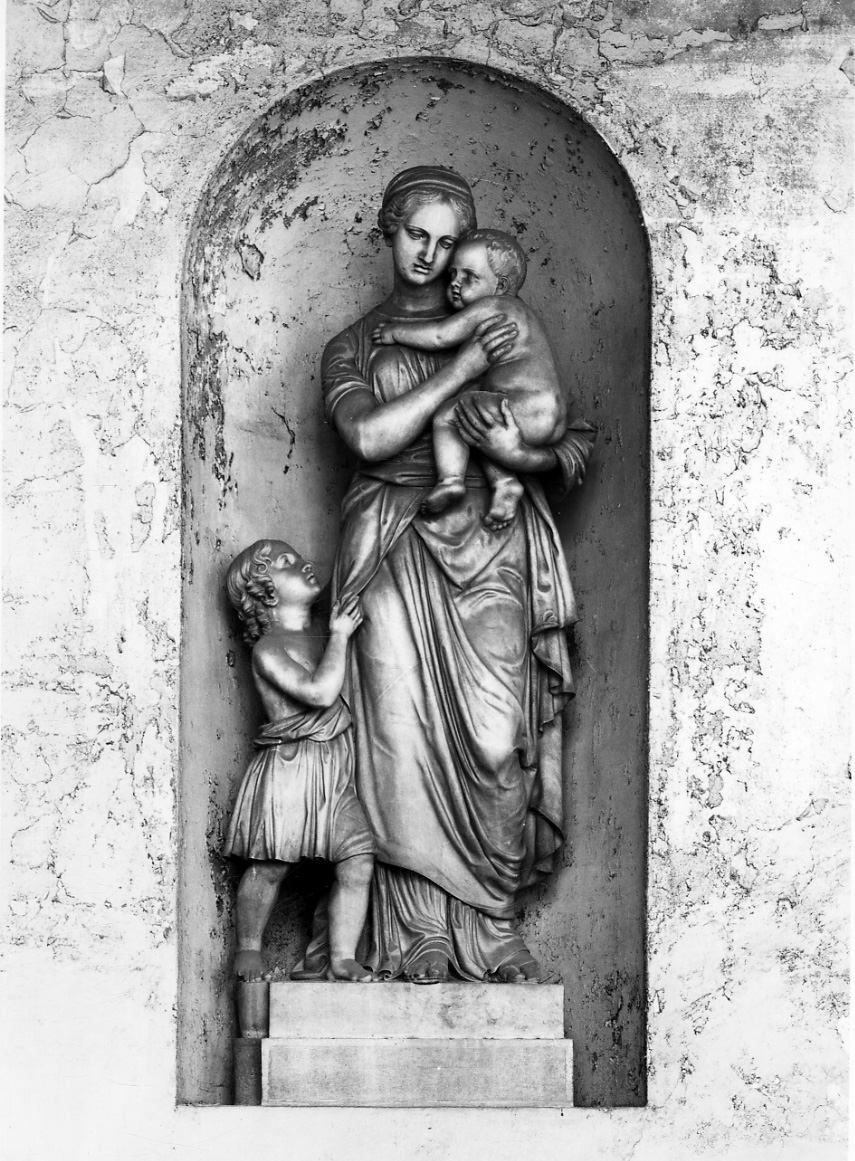 Carità (statua, opera isolata) di Argenti Giuseppe (attribuito) (seconda metà sec. XIX)