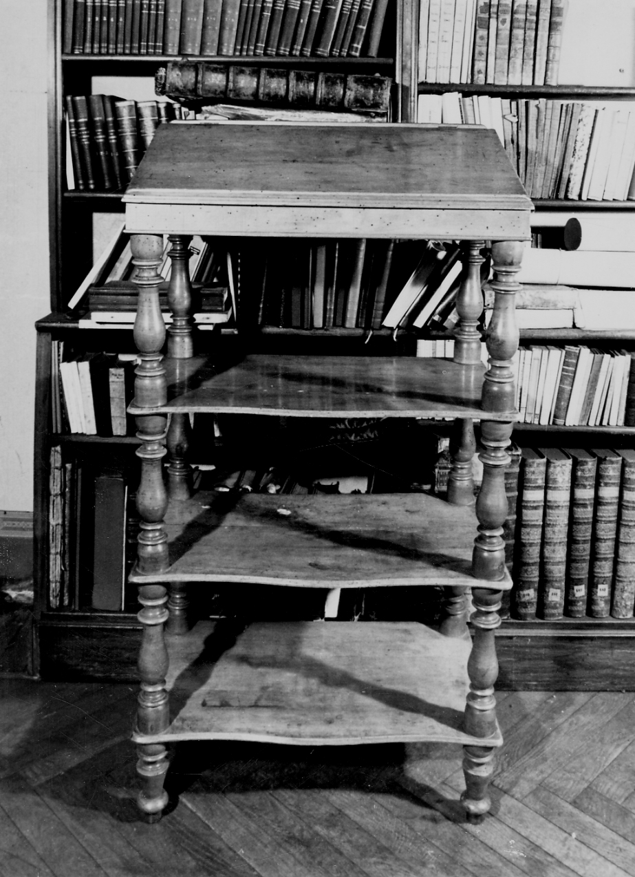 tavolino, opera isolata - bottega piemontese (sec. XIX)