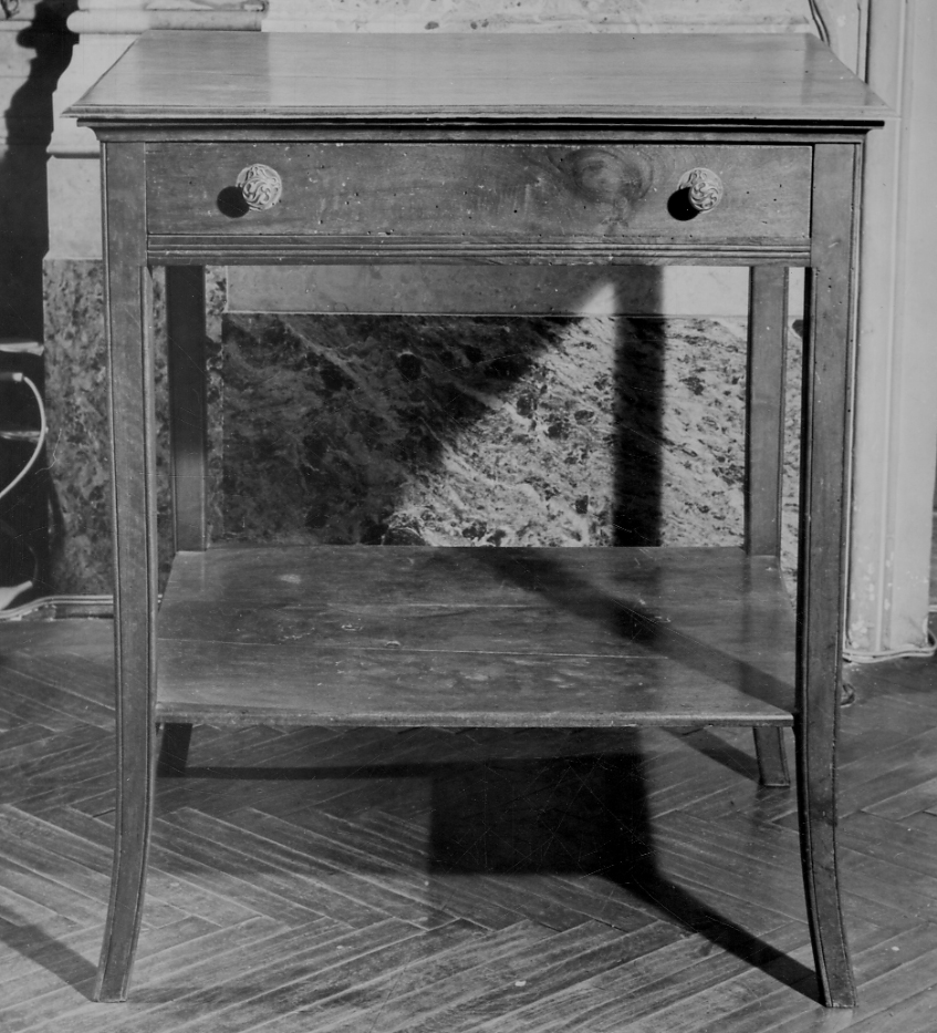 tavolino - a doppio ripiano, opera isolata - bottega piemontese (fine/inizio secc. XIX/ XX)