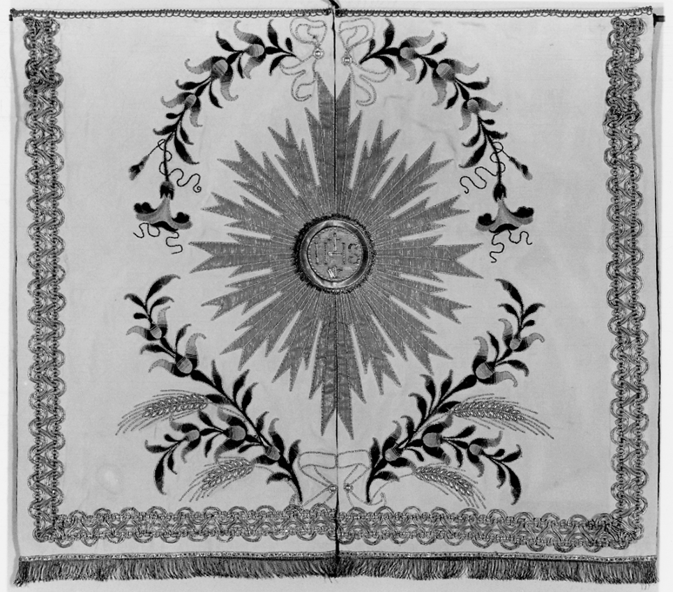 conopeo di tabernacolo, opera isolata - manifattura piemontese (secondo quarto sec. XX)