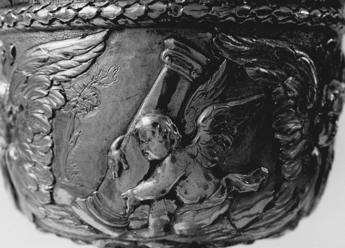 angioletto con simbolo della passione: colonna (decorazione a sbalzo, elemento d'insieme) di Sibut Jean (seconda metà sec. XVII)