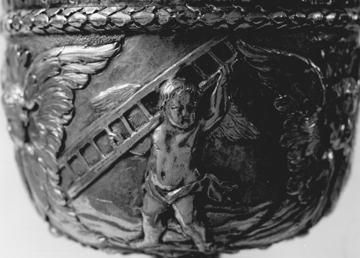 angioletto con simbolo della passione: scala a pioli (decorazione a sbalzo, elemento d'insieme) di Sibut Jean (seconda metà sec. XVII)