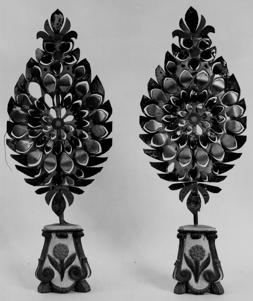 vaso d'altare con composizione floreale, coppia - bottega della Val Susa (sec. XIX)