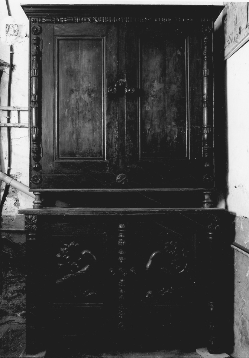 mobile da sacrestia con alzata, opera isolata - bottega della Val Susa (seconda metà sec. XIX)