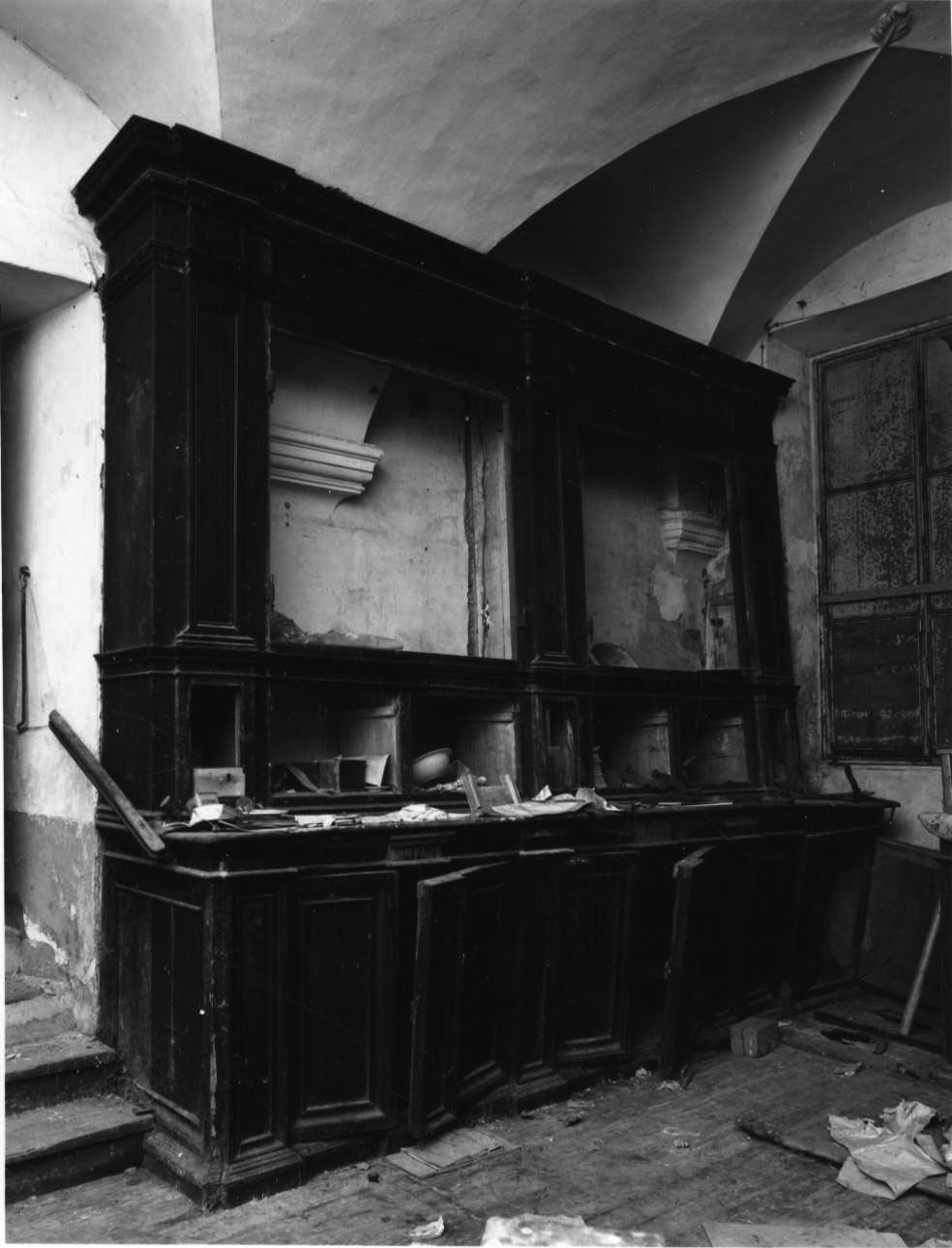 armadio, opera isolata - bottega piemontese (prima metà sec. XVIII)