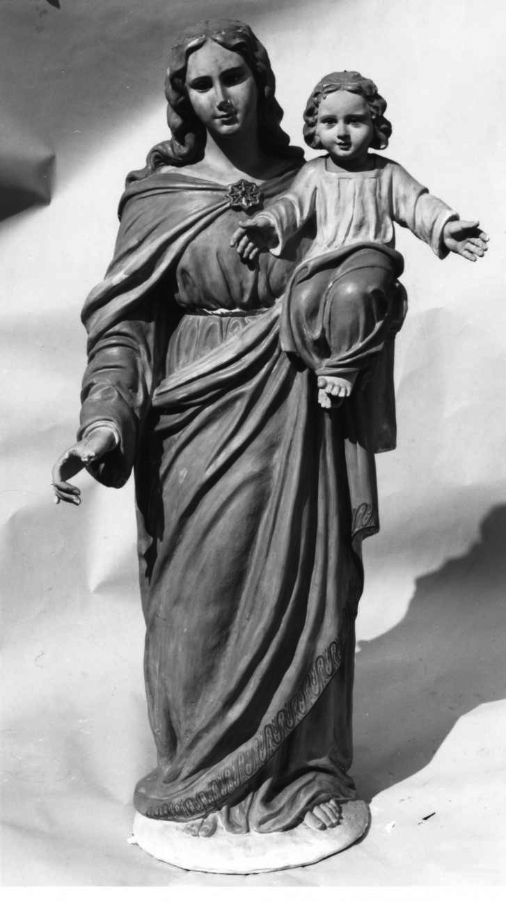 Madonna con Bambino (statua, opera isolata) di Reduzzi E (metà sec. XX)