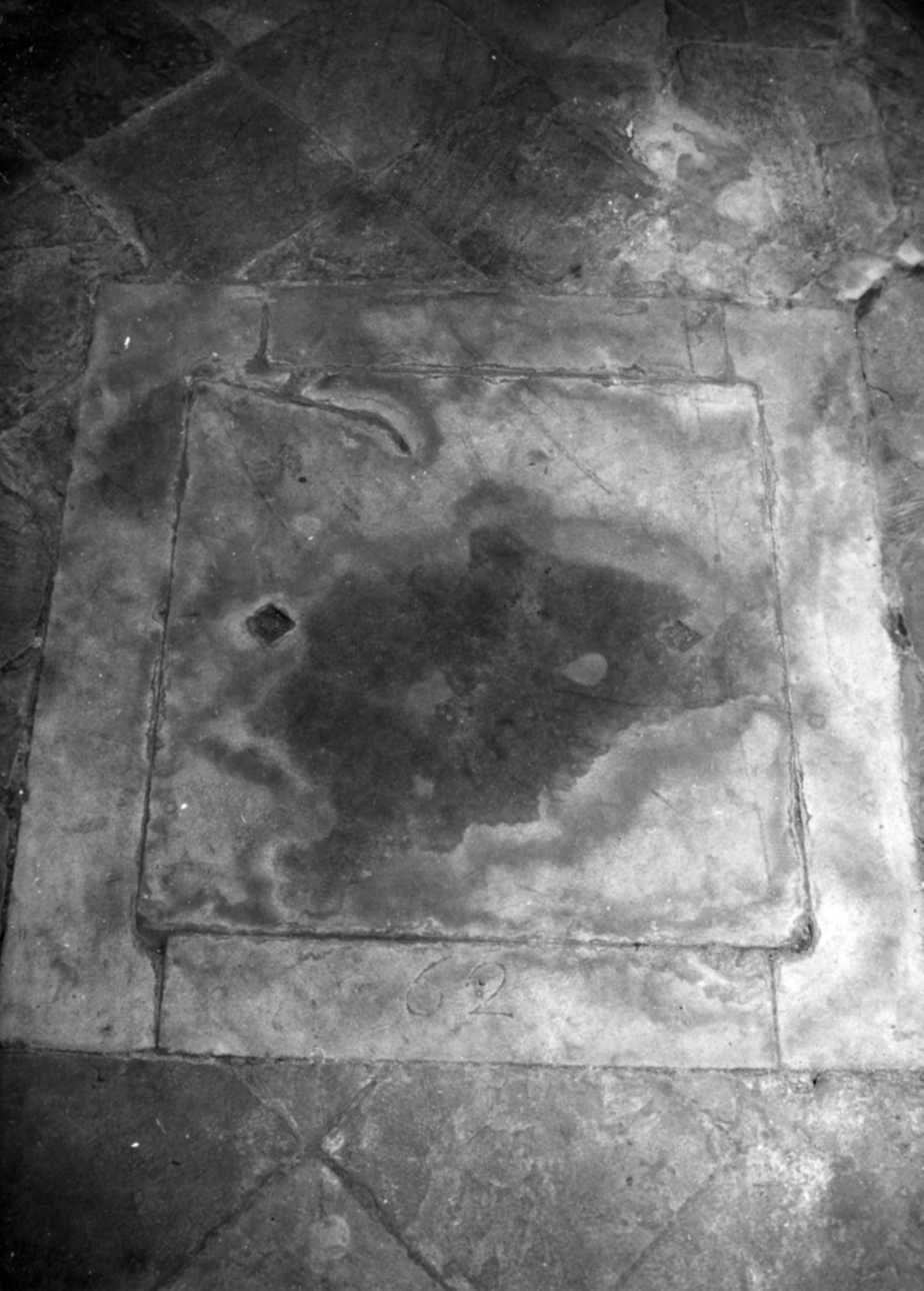 lastra tombale, opera isolata - bottega piemontese (sec. XVII)