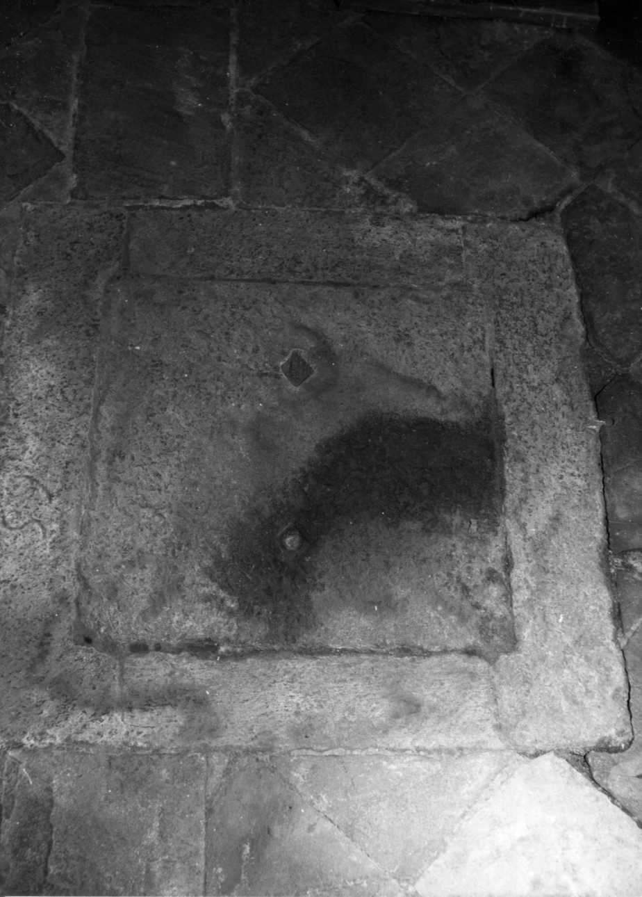 lastra tombale, opera isolata - bottega piemontese (sec. XVII)