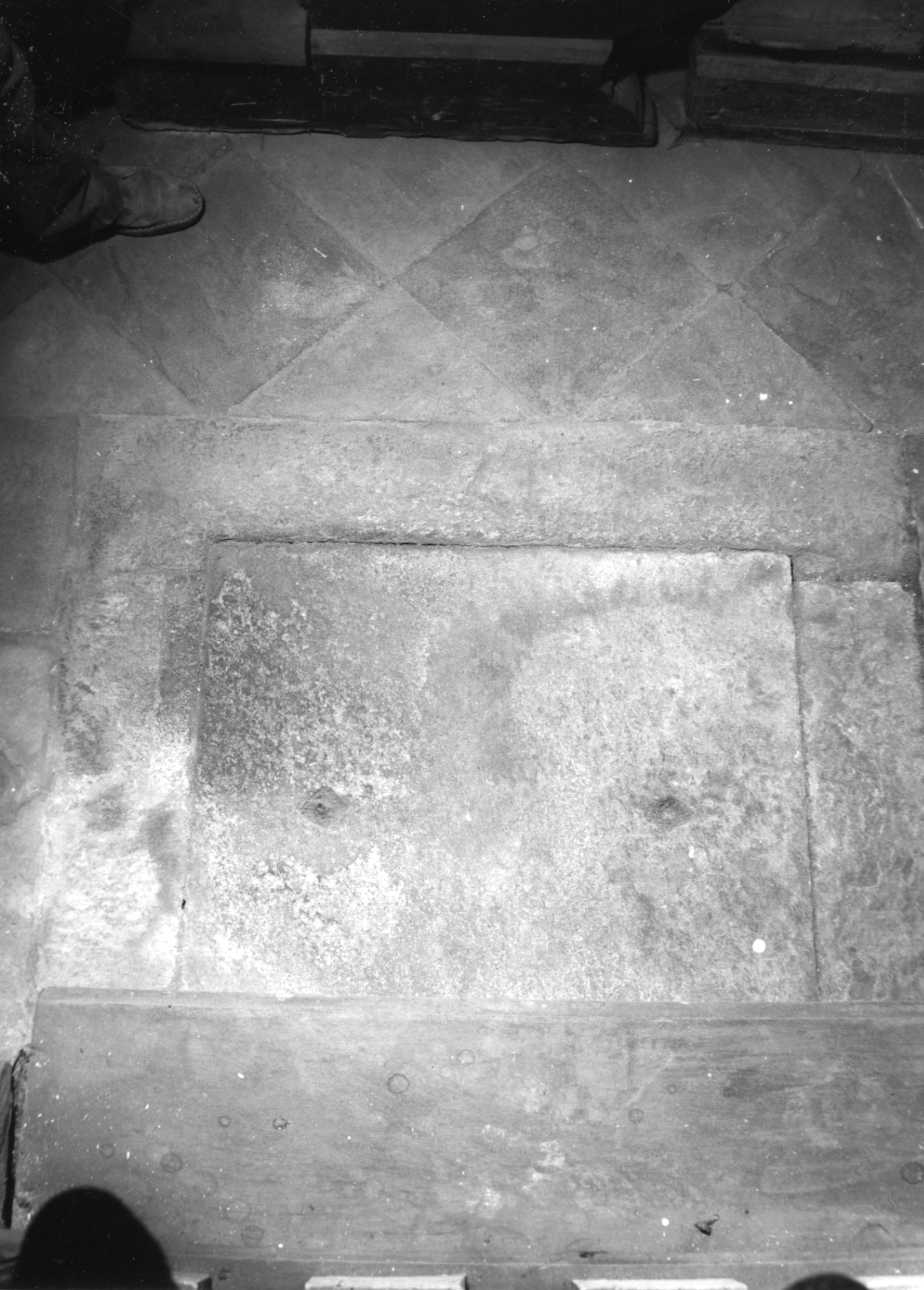 lastra tombale, opera isolata - bottega piemontese (sec. XVII)