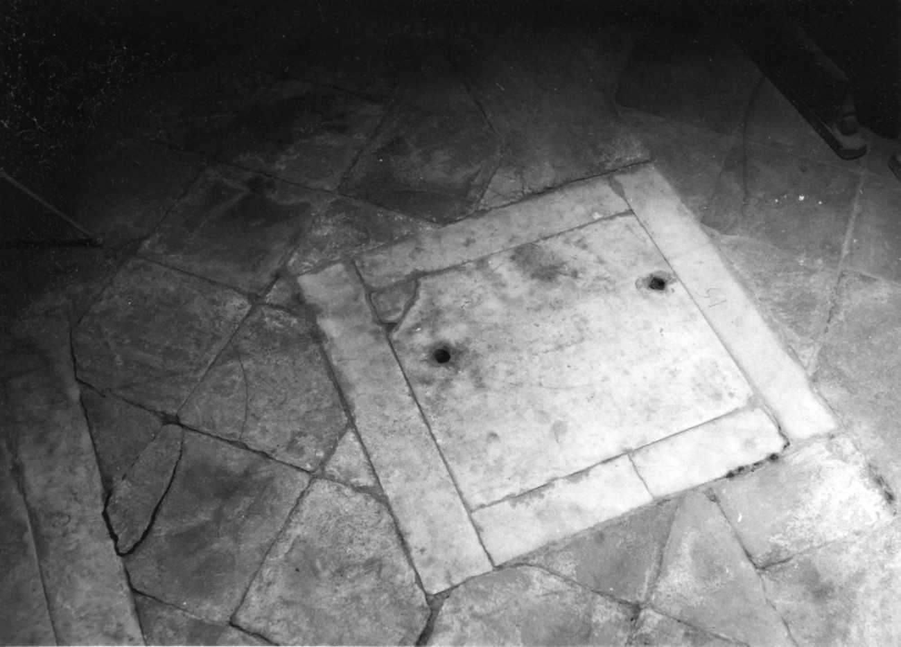 lastra tombale, opera isolata - bottega piemontese (sec. XVII)