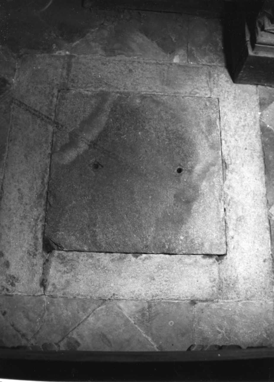 lastra tombale, opera isolata - bottega piemontese (sec. XVII)