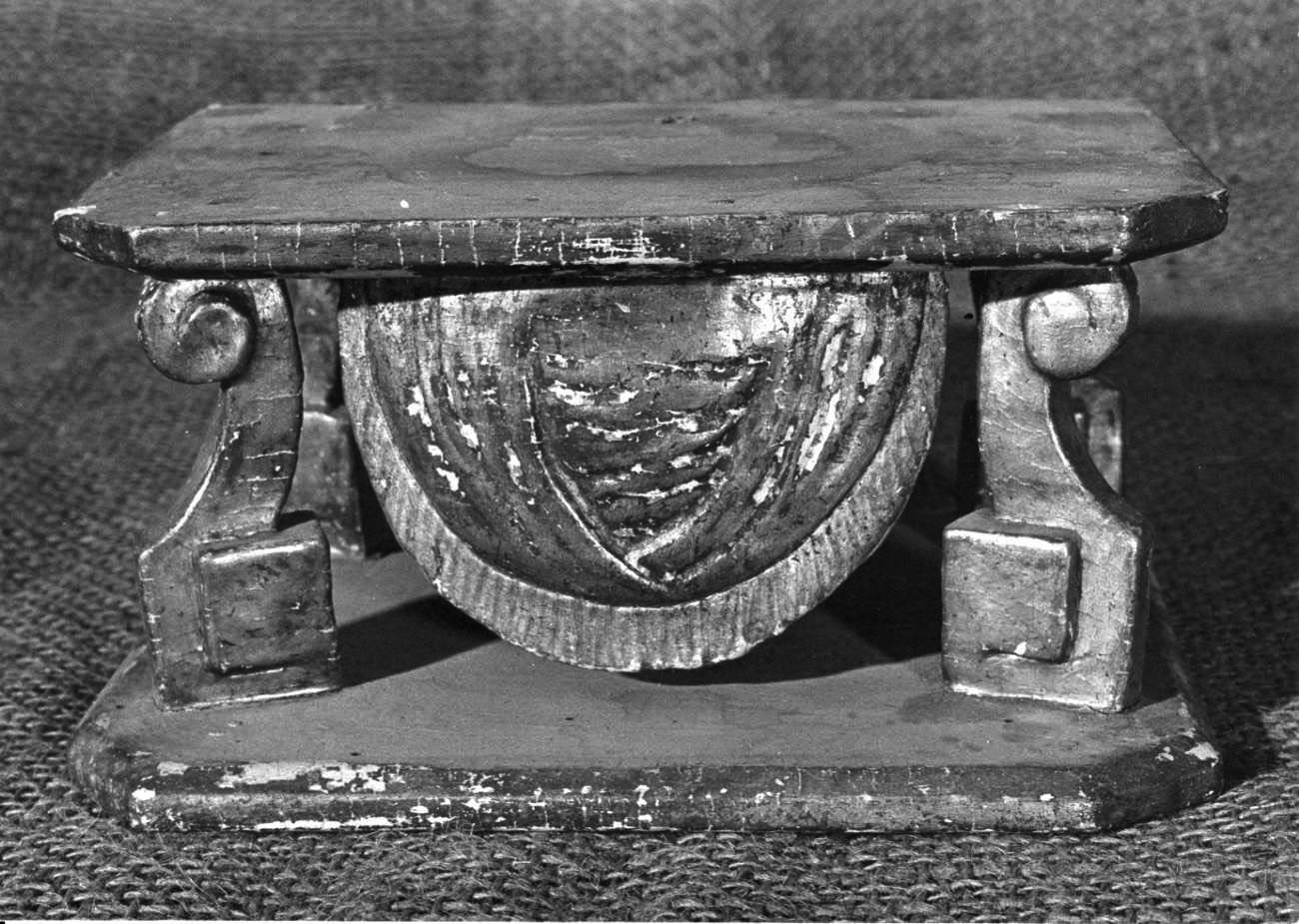 base di scultura, opera isolata - bottega piemontese (prima metà sec. XIX)