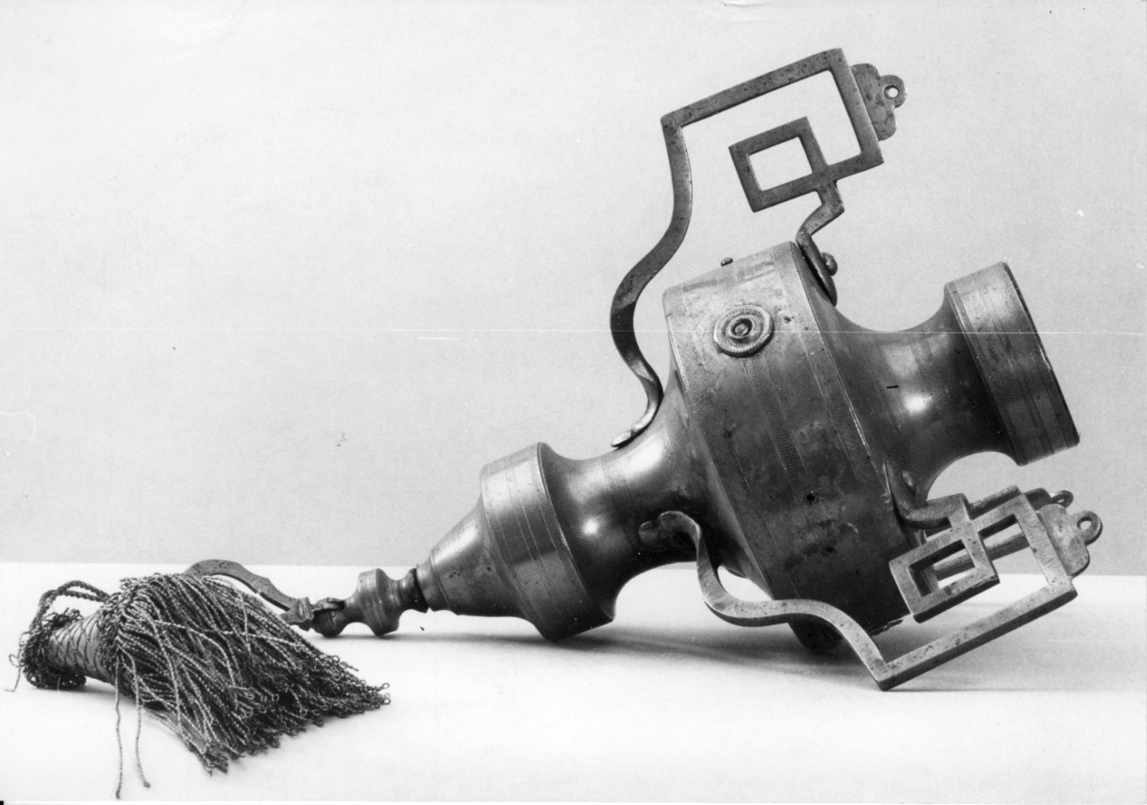 lampada pensile a vaso, opera isolata - bottega torinese (fine/inizio secc. XVIII/ XIX)