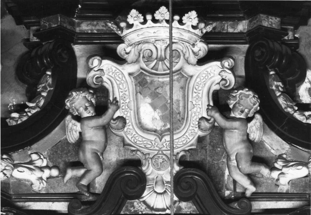 angeli reggistemma (decorazione plastica, elemento d'insieme) - bottega luganese (ultimo quarto sec. XVII)