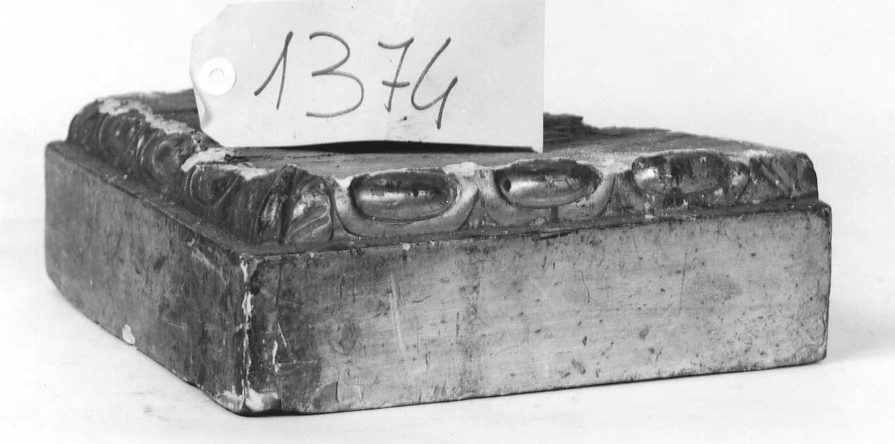 piedistallo di statua, elemento d'insieme - bottega piemontese (prima metà sec. XIX)