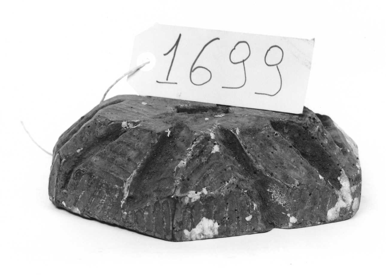 base per croce, opera isolata - bottega piemontese (prima metà sec. XVIII)