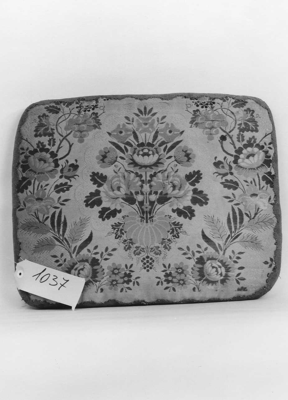 cuscino, opera isolata - manifattura piemontese (prima metà sec. XX)