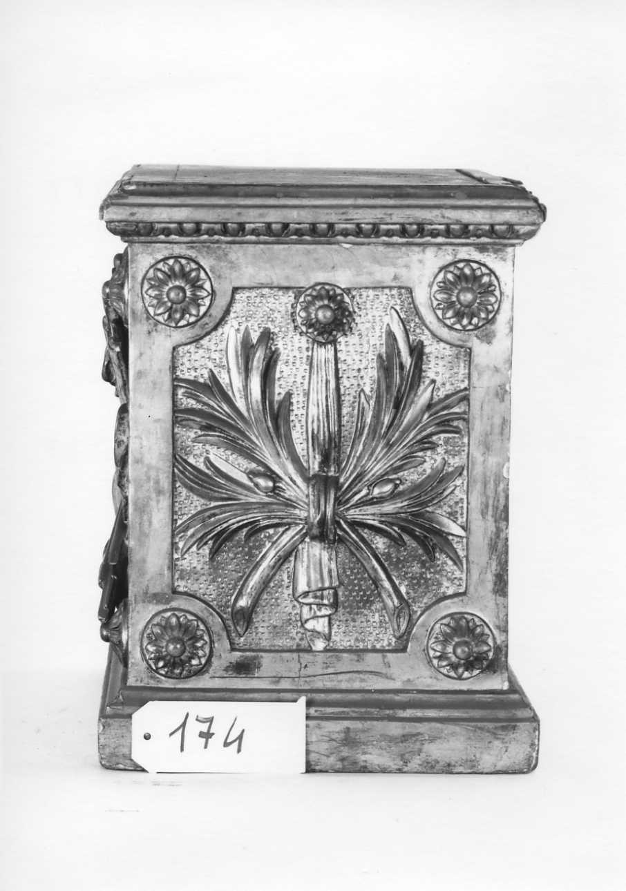 motivi decorativi vegetali a palmette (decorazione plastica, elemento d'insieme) - bottega piemontese (ultimo quarto sec. XVIII)