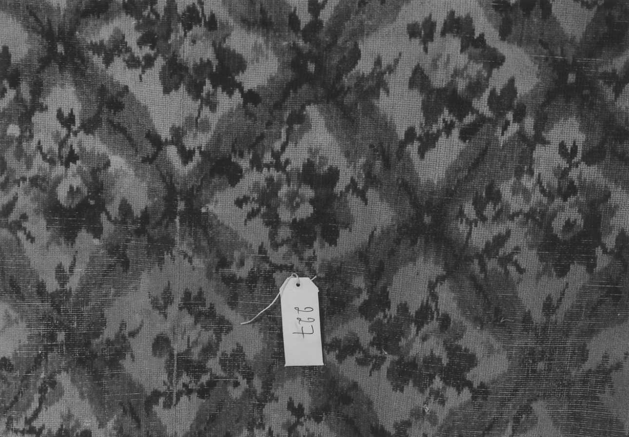 motivi decorativi floreali (tappeto, opera isolata) - manifattura piemontese (prima metà sec. XX)