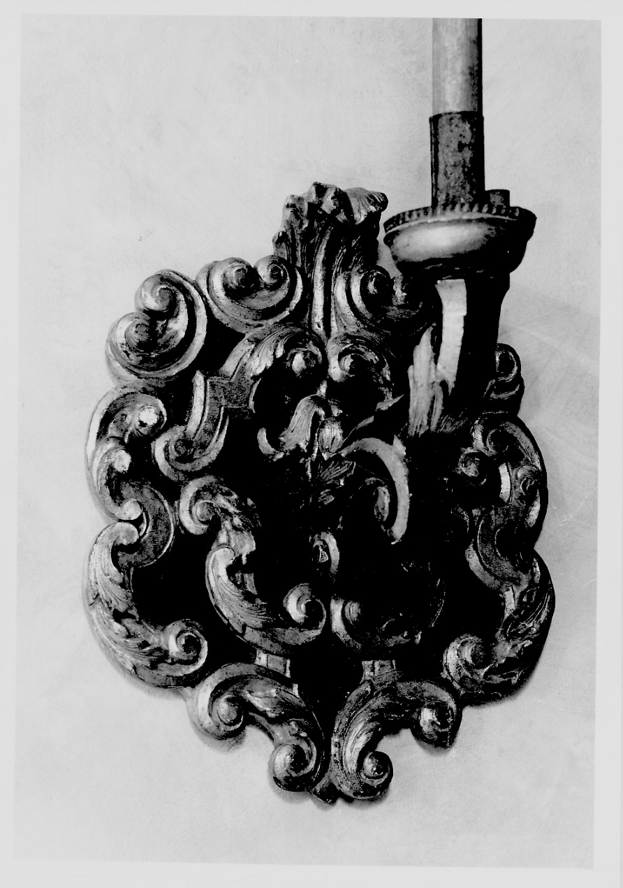 candeliere da parete di chiesa, serie - ambito piemontese-delfinale (sec. XVII)