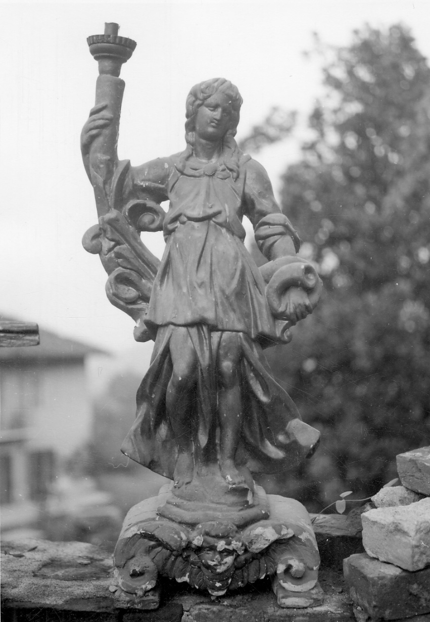 angelo reggicandelabro (candelabro - a statua, serie) - ambito piemontese (metà sec. XVII)