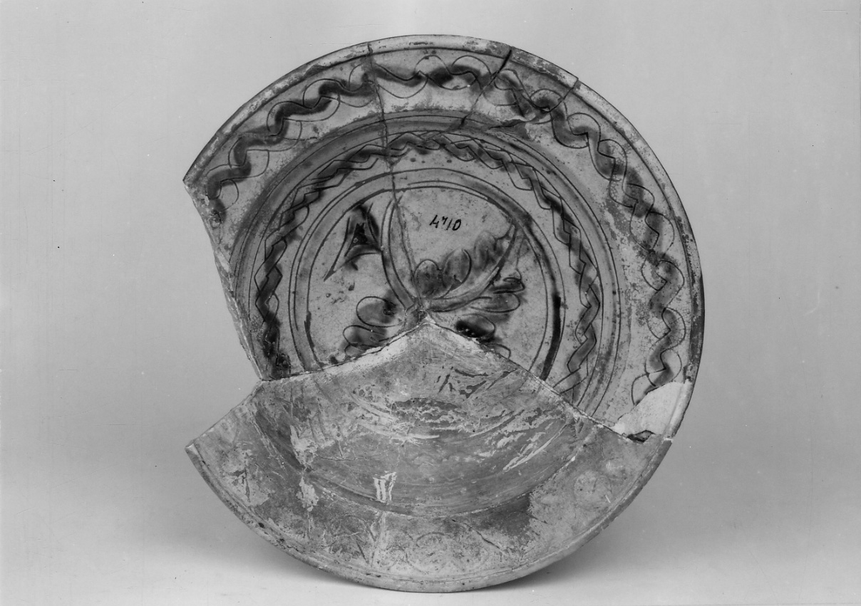 piatto, frammento - bottega piemontese (secc. XV/ XVI)
