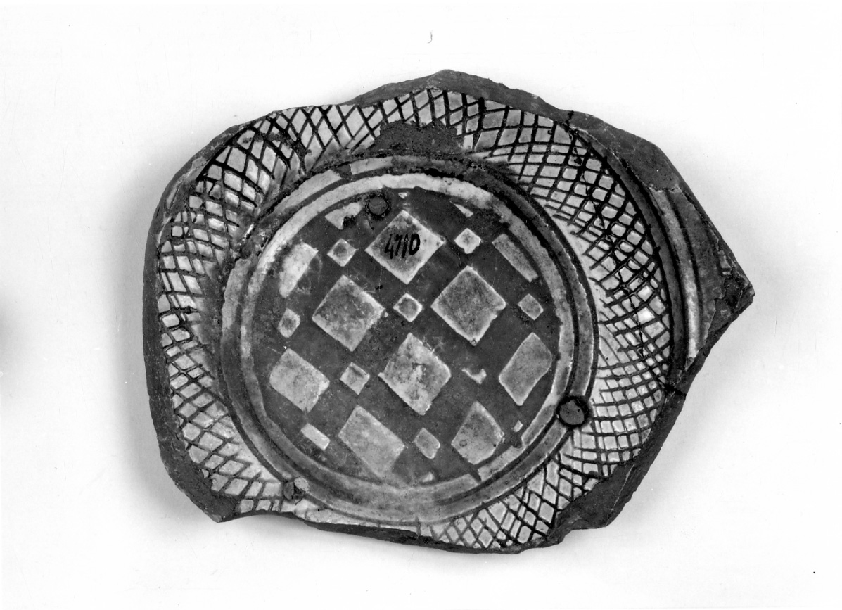piatto, frammento - bottega piemontese (secc. XVI/ XVII)