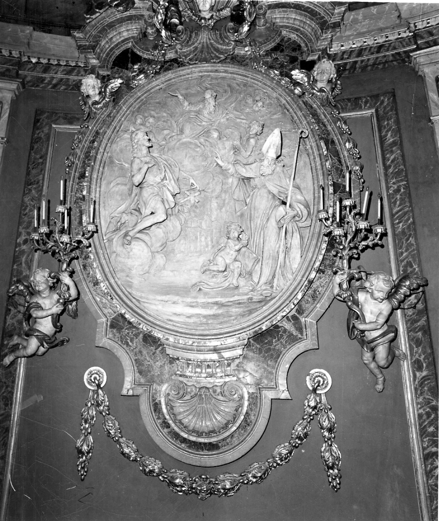 Dio Padre in gloria tra i santi Giovanni Battista e Remigio (rilievo, opera isolata) di Bernero Giovanni Battista (terzo quarto sec. XVIII)