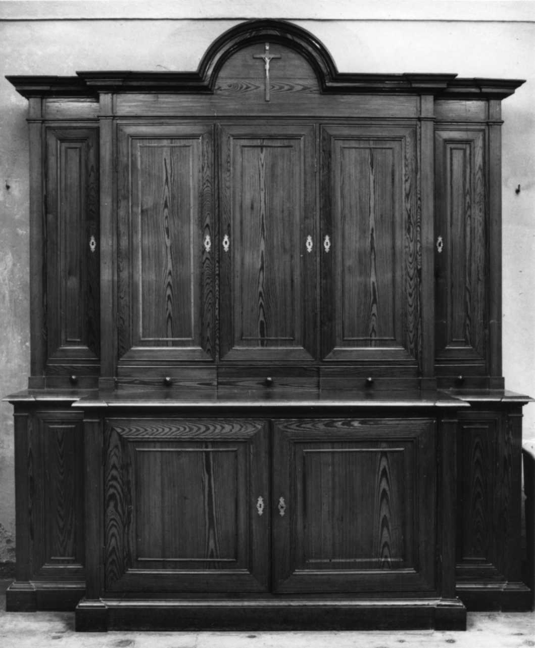 mobile da sacrestia con alzata, opera isolata di Biandrino Martino (fine sec. XIX)