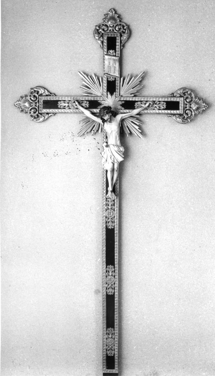 simboli della passione (croce processionale, opera isolata) - bottega Italia nord-occidentale (fine/inizio secc. XIX/ XX)