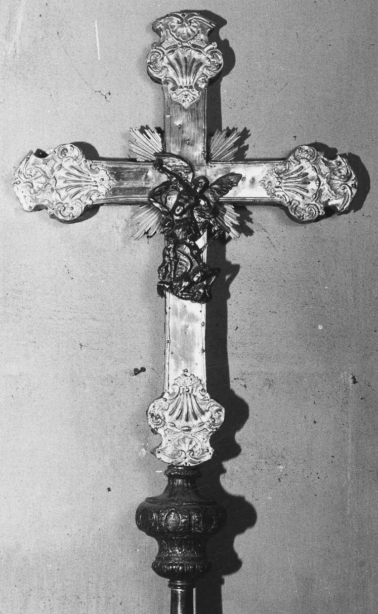 San Michele Arcangelo combatte Satana (decorazione plastica, elemento d'insieme) - bottega piemontese (sec. XVIII)