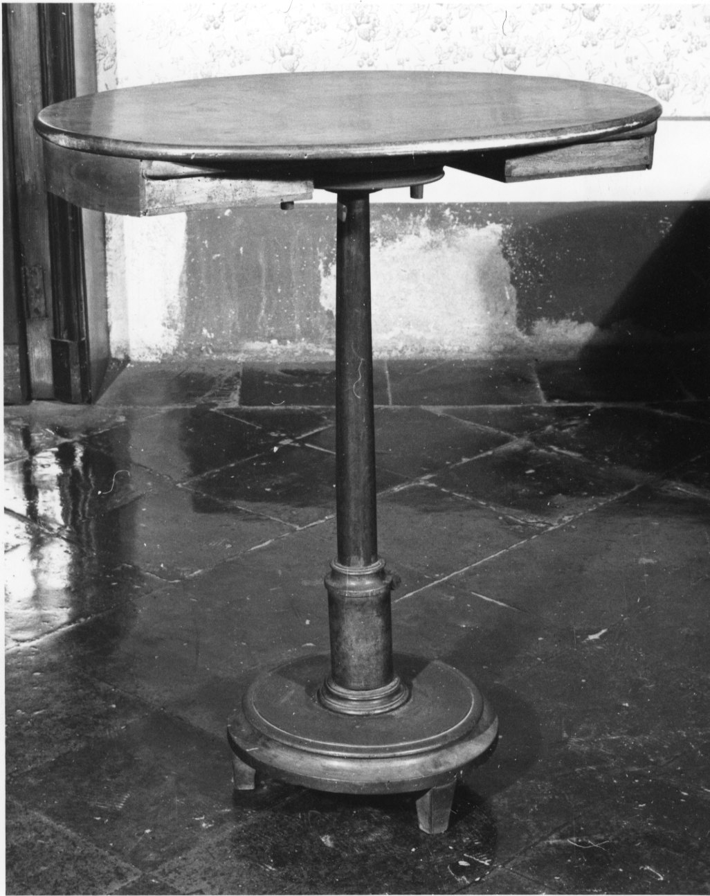 tavolino da lavoro, opera isolata - bottega piemontese (inizio sec. XIX)