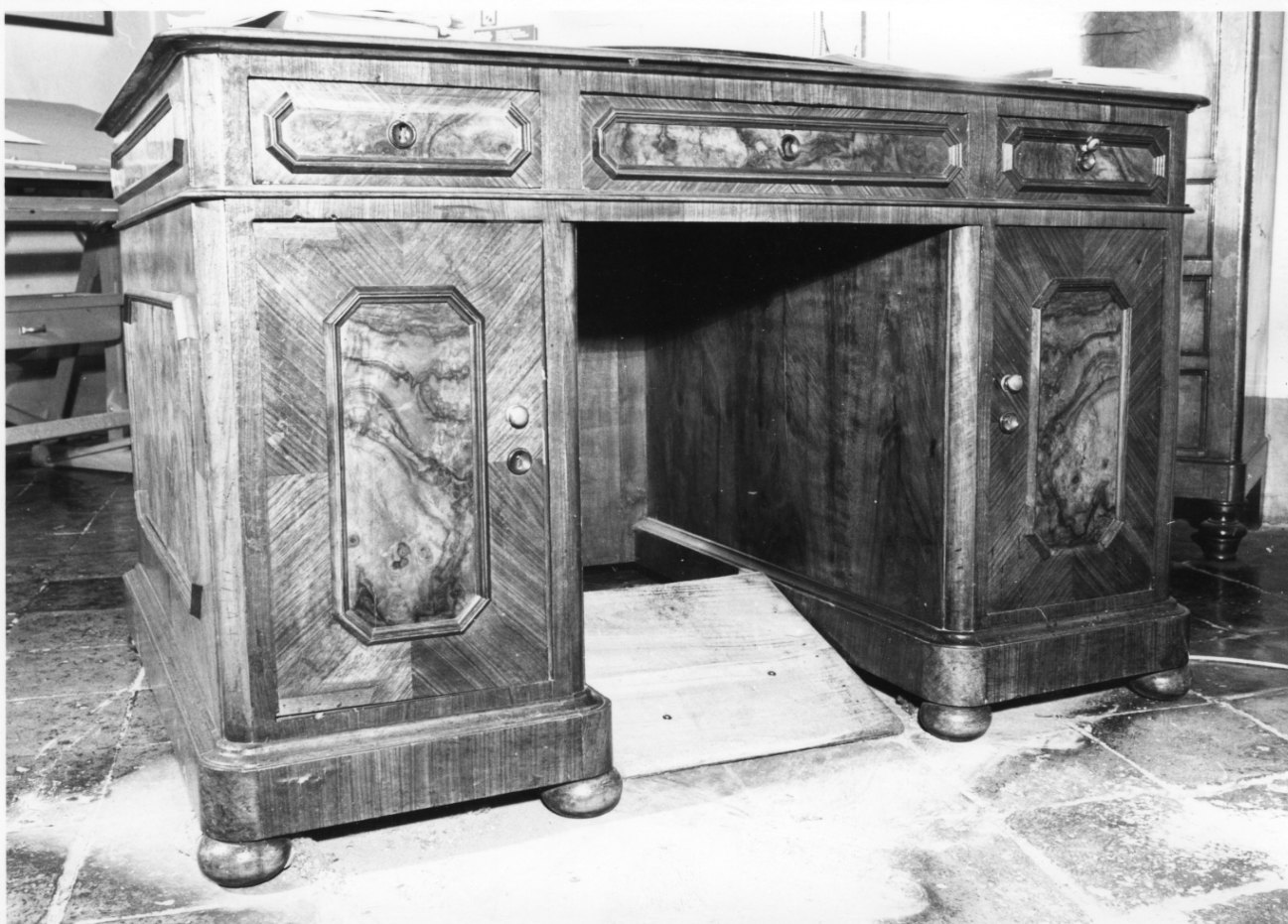 scrivania, opera isolata - bottega lombarda (seconda metà sec. XIX)