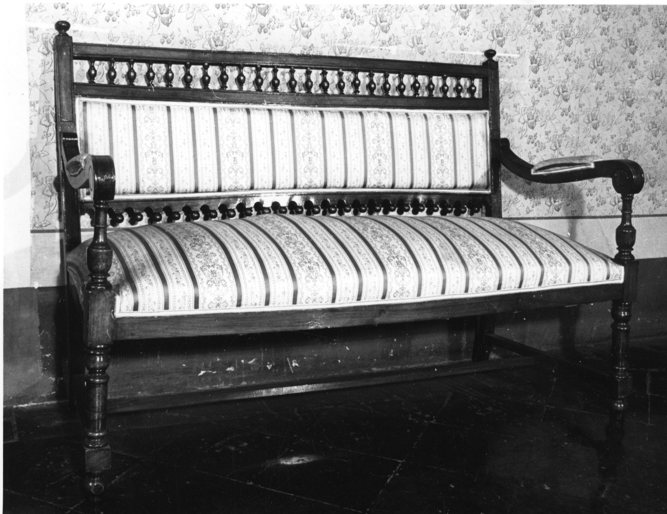 divano, opera isolata - bottega piemontese (inizio sec. XX)