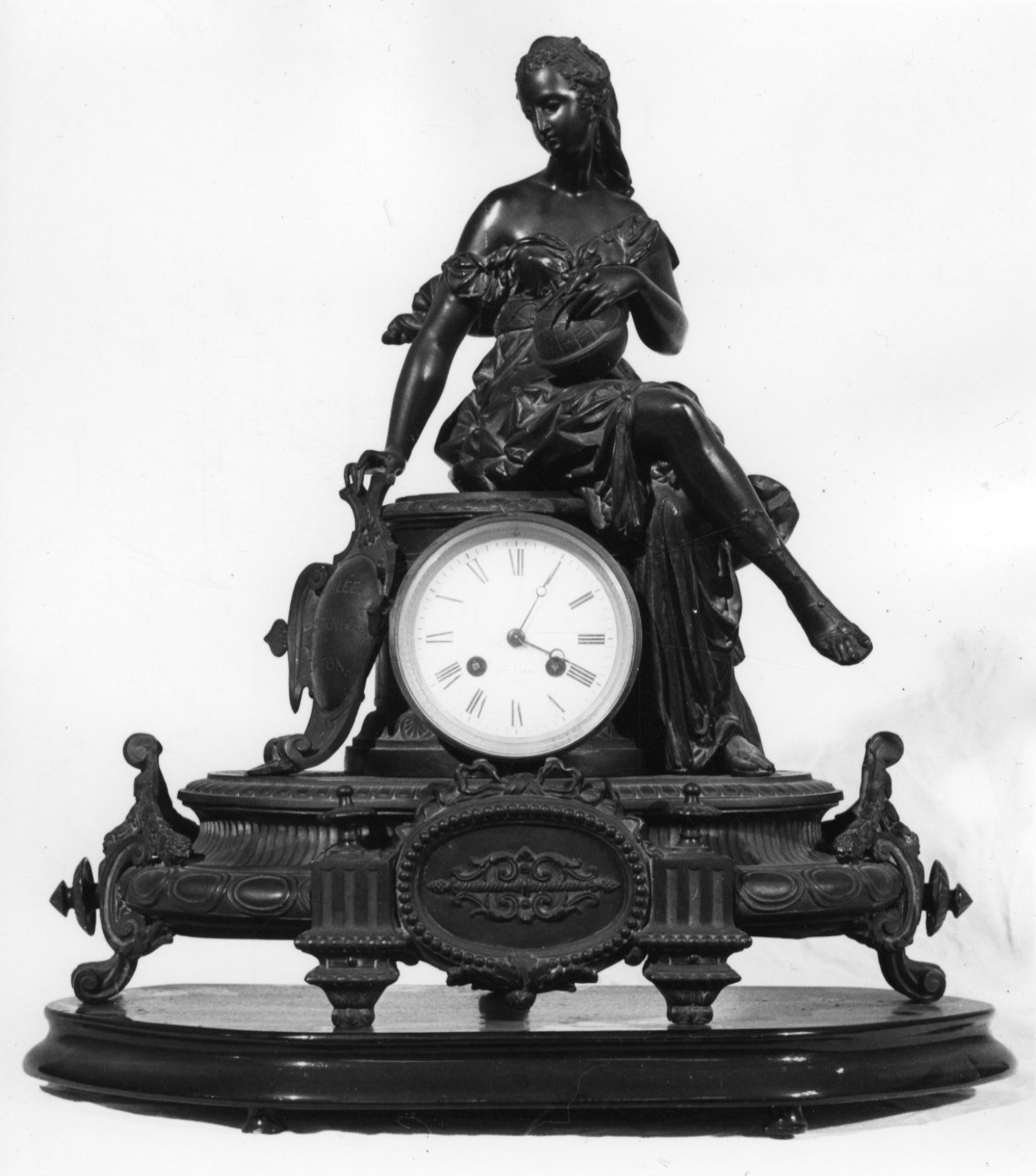 allegoria dell'Astronomia (orologio - da mensola, opera isolata) di Lorea Gianni (seconda metà sec. XIX)