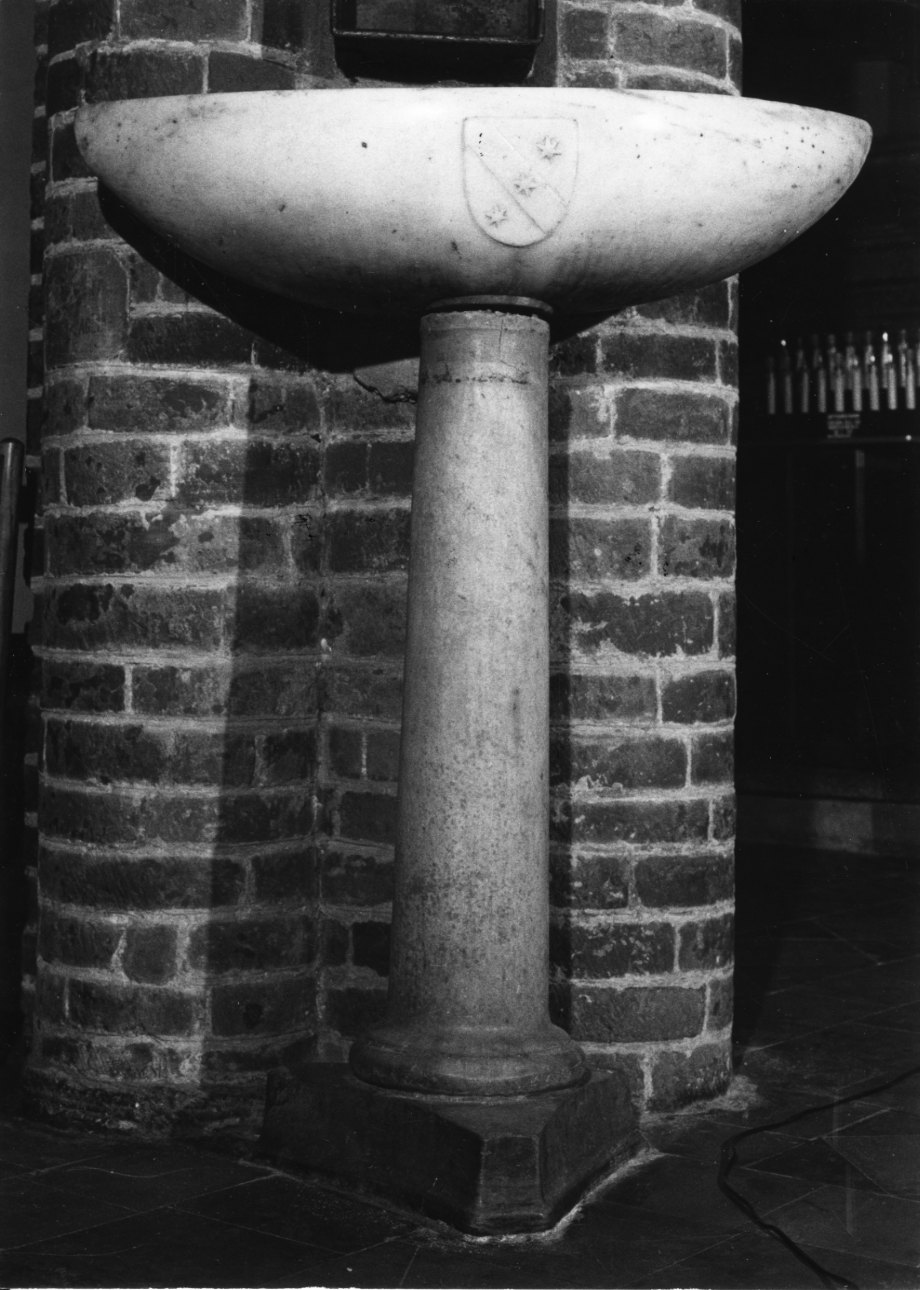 acquasantiera, opera isolata - bottega vercellese (fine/inizio secc. XVII/ XVIII)