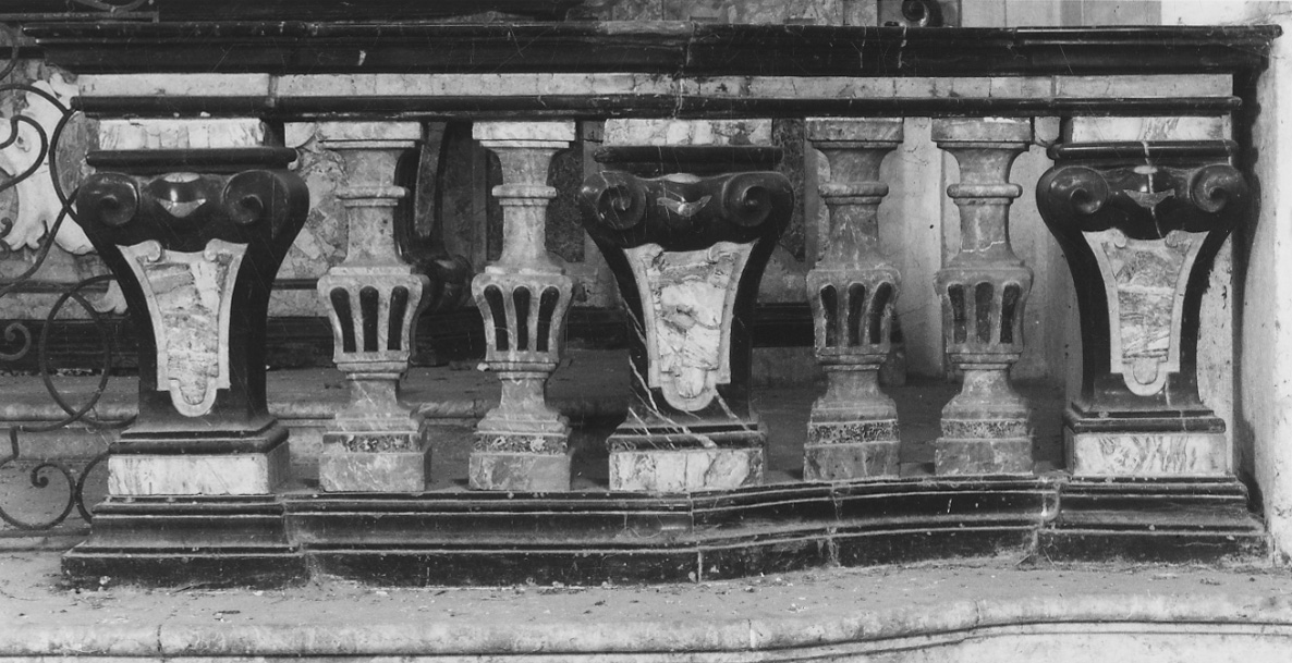 balaustrata di cappella, coppia di Bussi Materno (secondo quarto sec. XVIII)