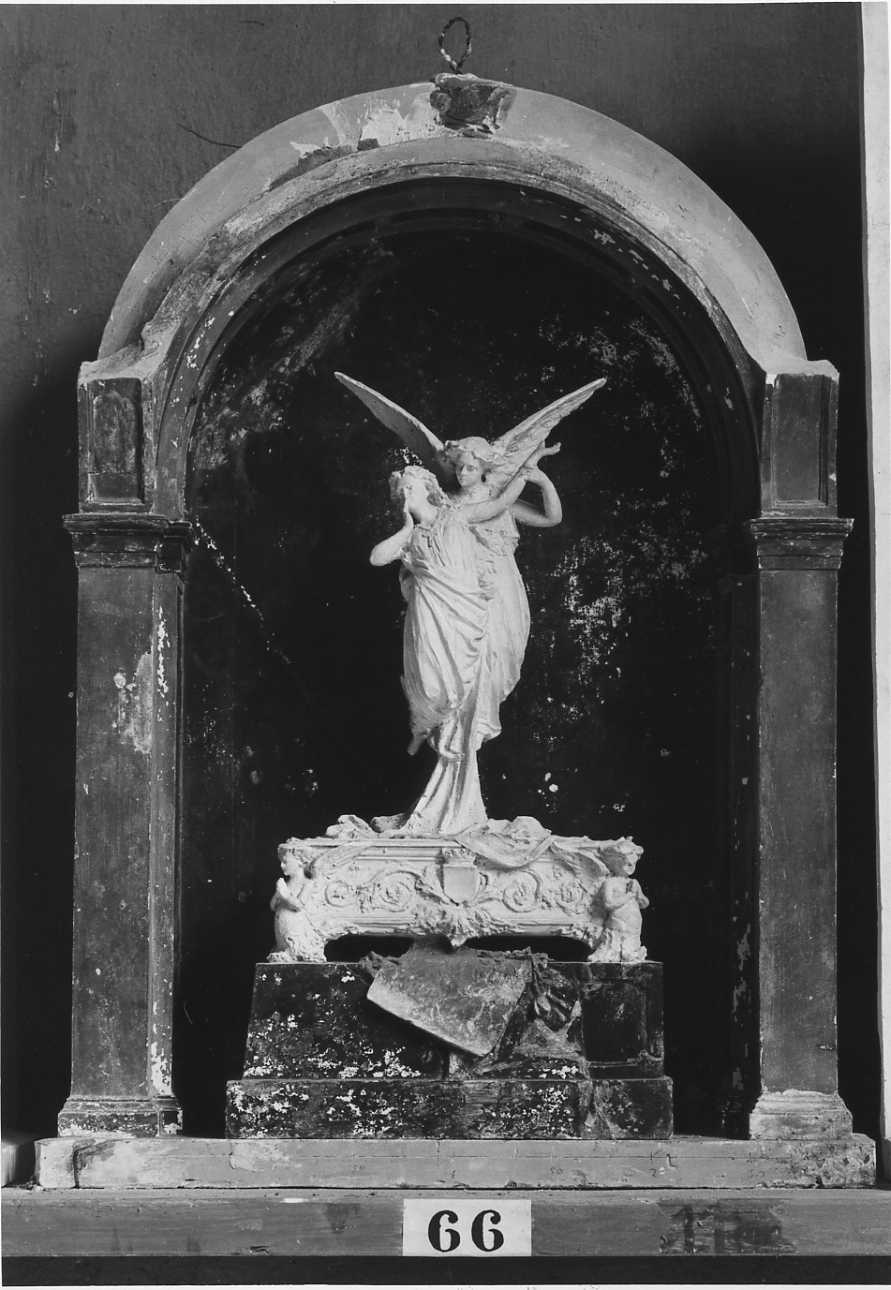 Ritratto di Giuseppina Toesca di Castellazzo Garbiglietti portata in cielo da un angelo (gruppo scultoreo, opera isolata) di Della Vedova Pietro (terzo quarto sec. XIX)