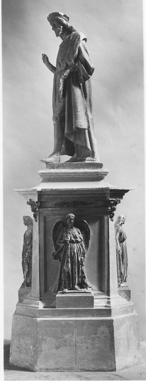 angelo con tuba (rilievo, elemento d'insieme) di Della Vedova Pietro (terzo quarto sec. XIX)