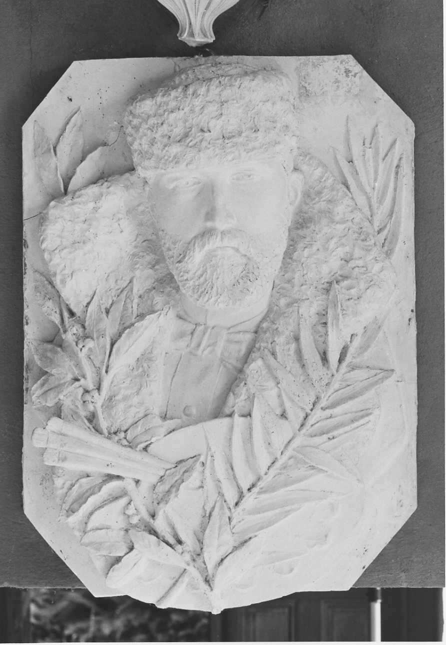 ritratto a mezzo busto di Giovanni Axerio (rilievo, opera isolata) di Della Vedova Pietro (seconda metà sec. XIX)