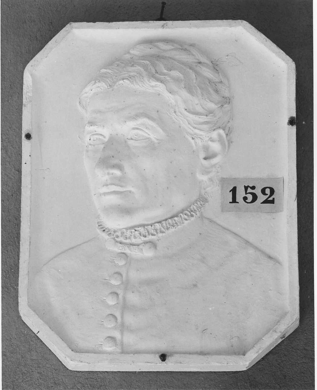 ritratto di donna a mezzo busto (rilievo, opera isolata) di Della Vedova Pietro (seconda metà sec. XIX)