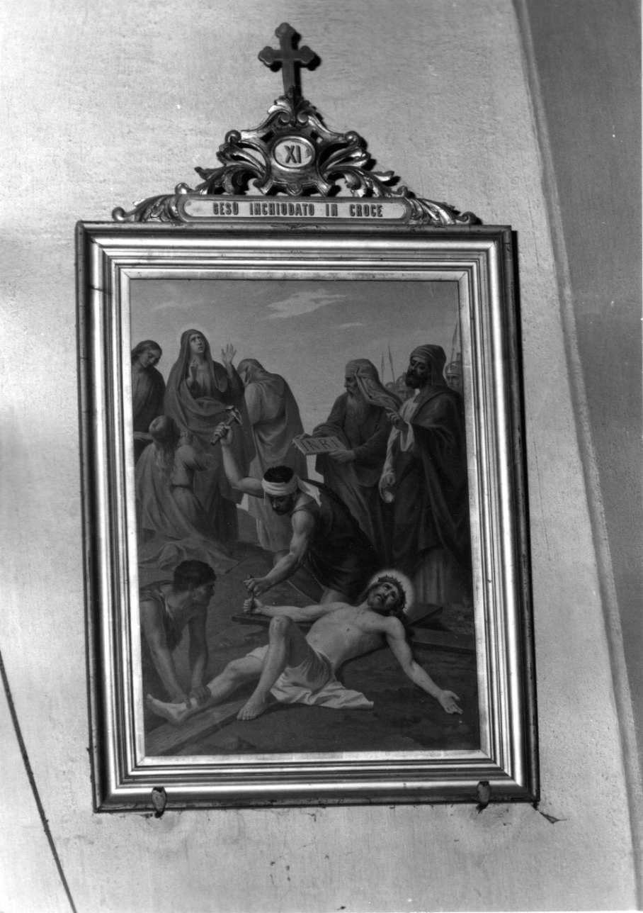 stazione XI: Gesù inchiodato alla croce (stampa a colori, elemento d'insieme) - ambito ligure-piemontese (inizio sec. XX)