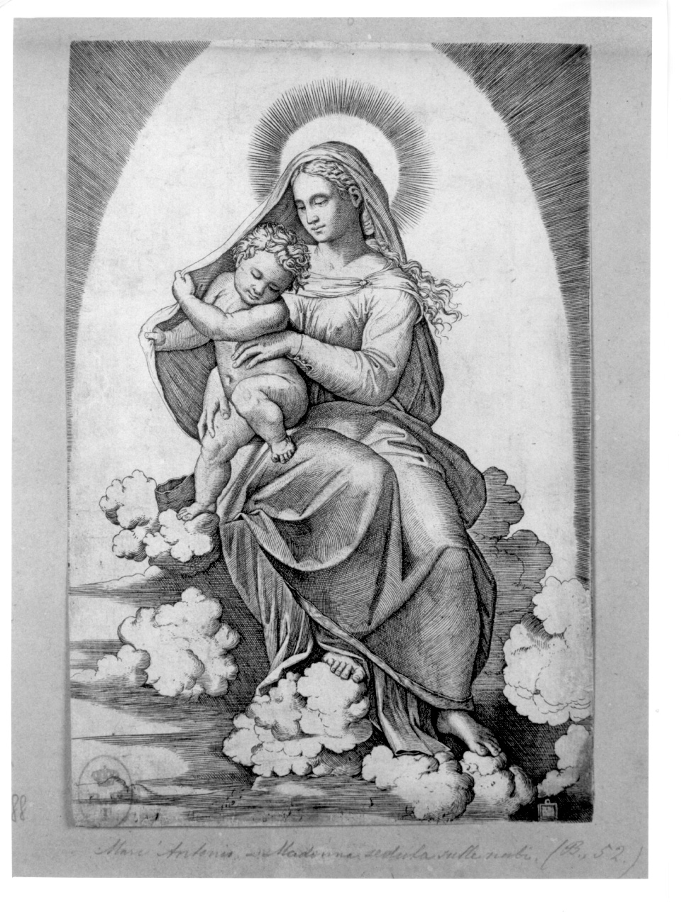 Madonna seduta sulle nubi, Madonna con Bambino (stampa) di Raimondi Marcantonio (prima metà sec. XVI)