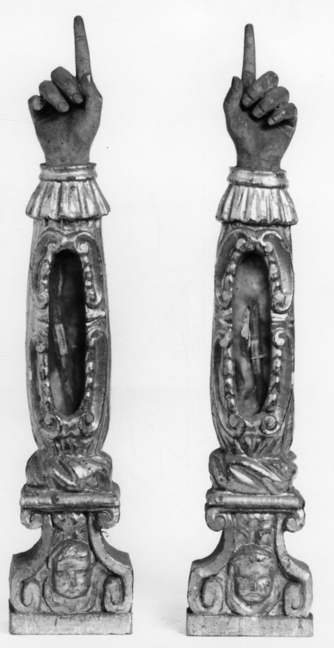 reliquiario antropomorfo - a braccio, serie - bottega piemontese (seconda metà sec. XVII)