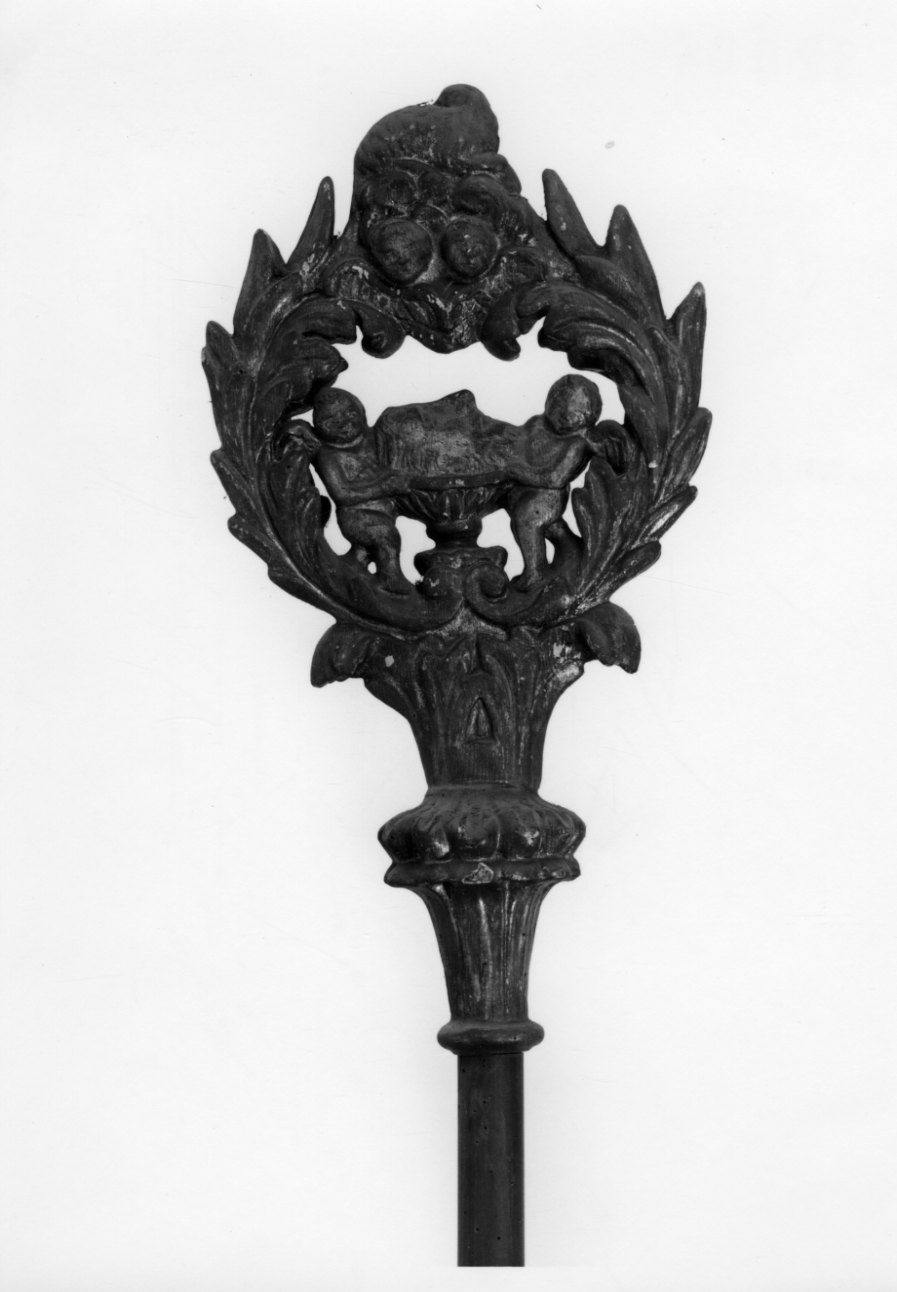 testa di San Giovanni Battista sul piatto (emblema di confraternita, serie) - bottega piemontese (prima metà sec. XVIII)