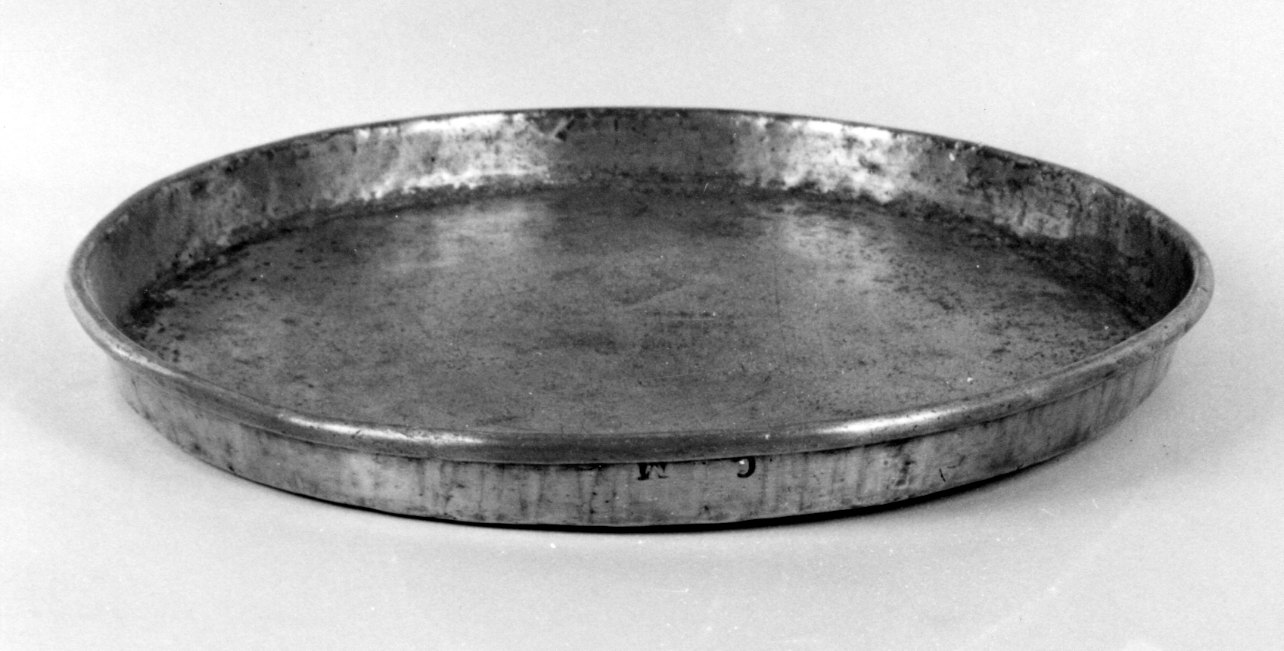 teglia, opera isolata - bottega piemontese (primo quarto sec. XIX)