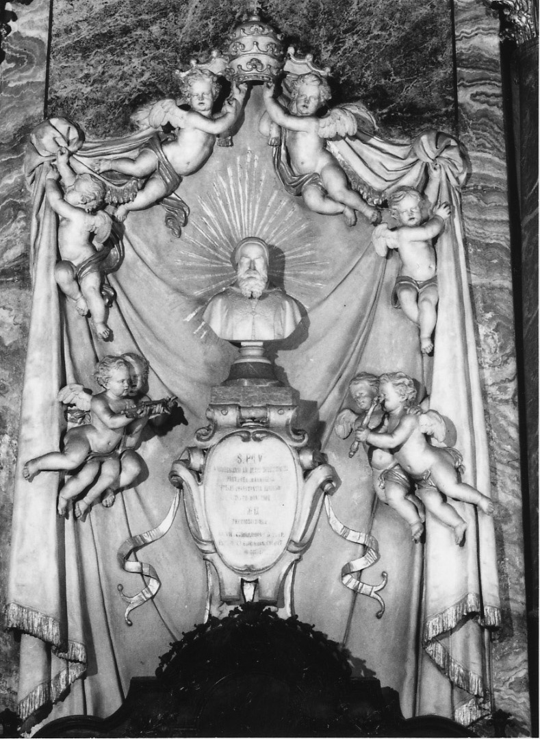 San Pio V (monumento, opera isolata) di Brilla Antonio (terzo quarto sec. XIX)