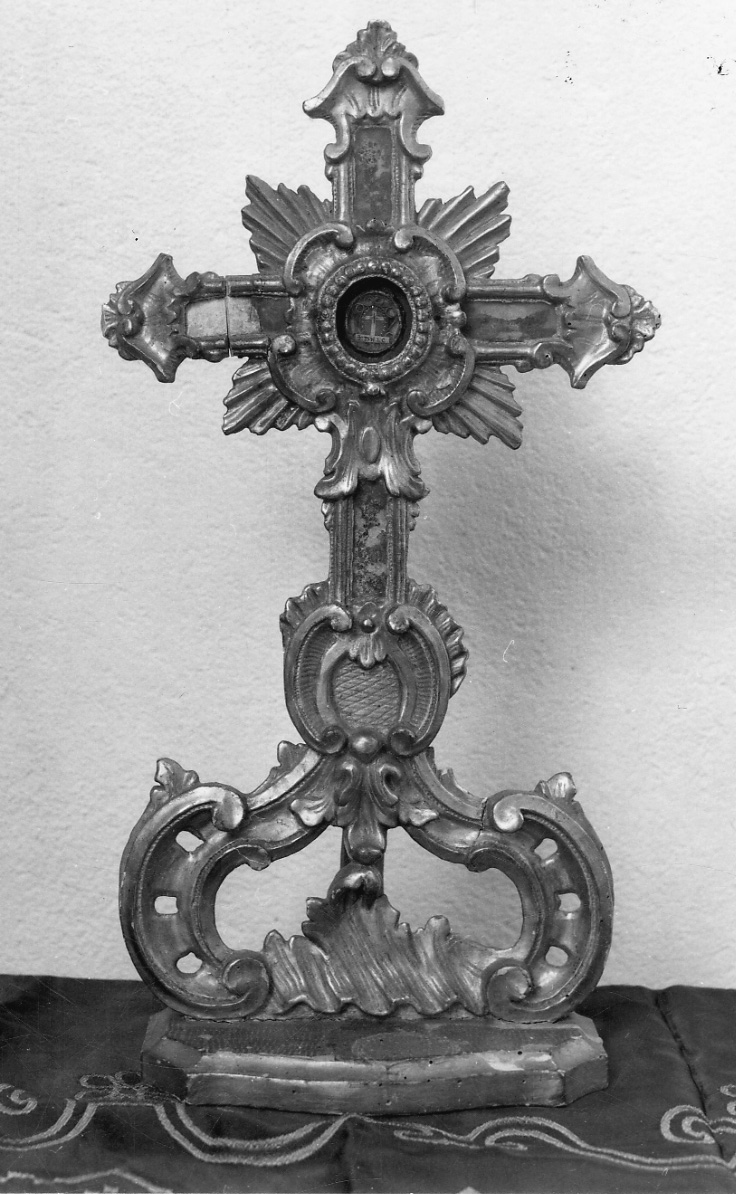 stauroteca, opera isolata - bottega piemontese (secondo quarto sec. XVIII)