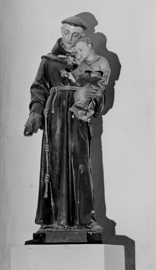Sant'Antonio da Padova con il bambino (statua, opera isolata) di Bertarelli Fratelli Ditta (prima metà sec. XX)