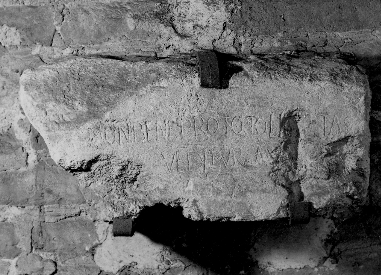 capitello, frammento - bottega Italia settentrionale (secc. X/ XIII)